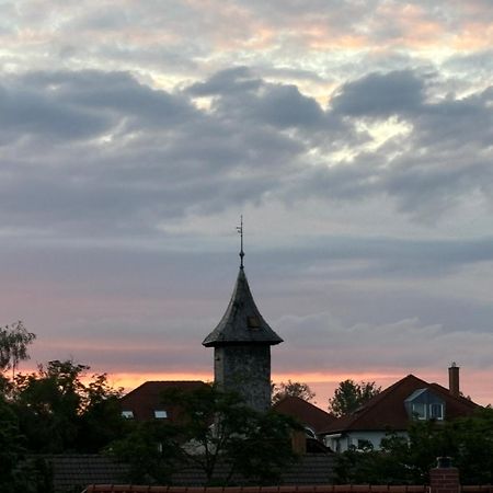 Schoene Dachgeschosswohnung Im Herzen Von Deidesheim Exteriér fotografie